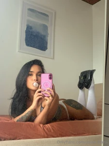 Pop pop do you like your bubblegum cute or naughty because i can be