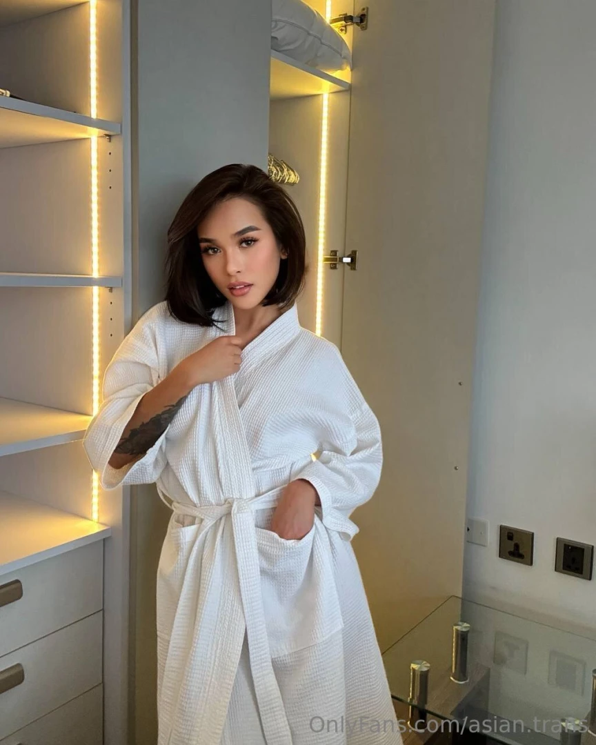 Changing room confessions i shouldn t be filming in here but i needed part 2 