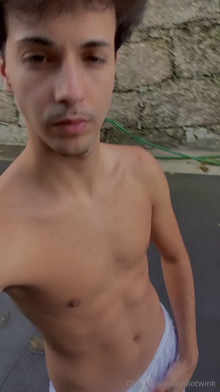 Looking for a bottom anyone around 