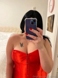 Matching nails and top