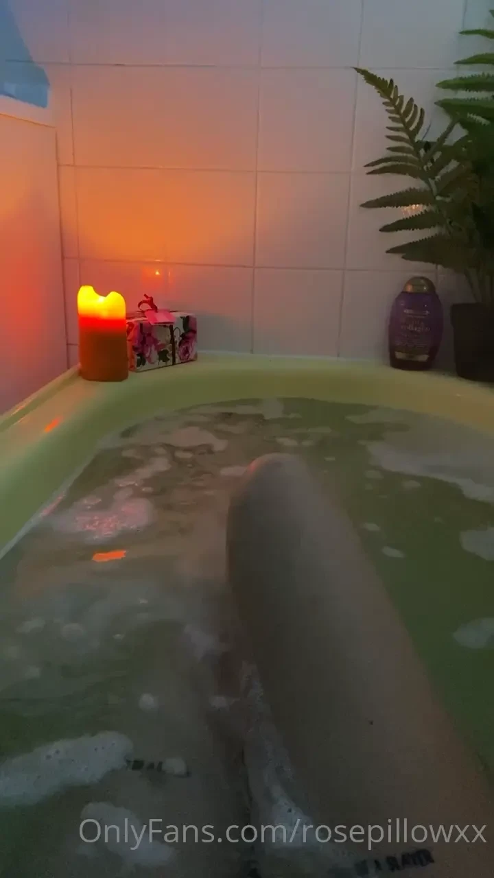 You can join me in the tub on ppv message me xx 