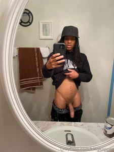 I love a good mirror pic lmk what kinda pics or videos you would like part 2