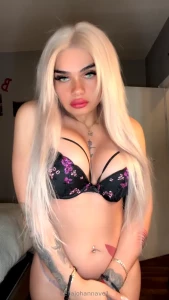 I have a hot ass i want a cock