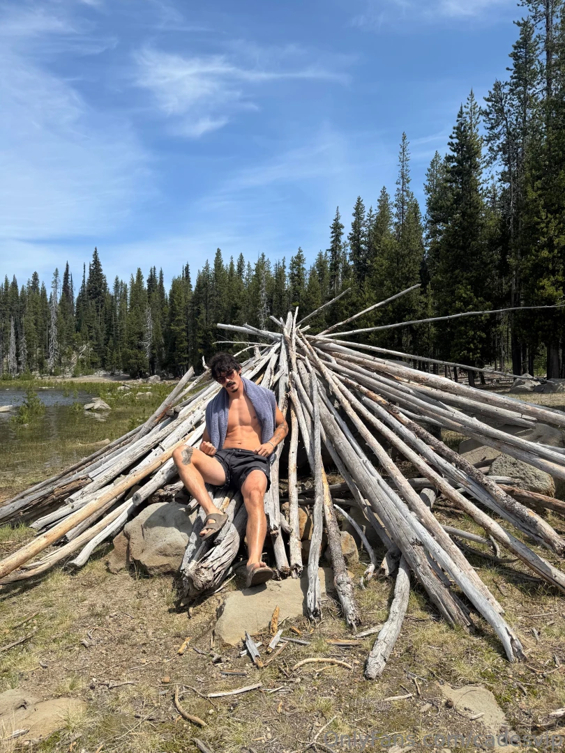 Come sit on my stick 