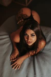 Asi acostadita viendo mientras me ense as lo que tanto deseo comerme