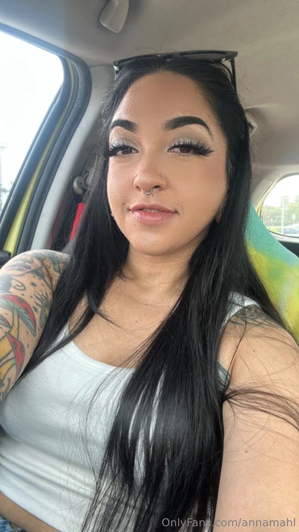 Hi ya ll i m anna i m 33 i m 4 11 and i love spicy food my favorite 