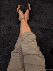 Flip flops amp leggings sweatpants and some with tabi socks some bare part 3