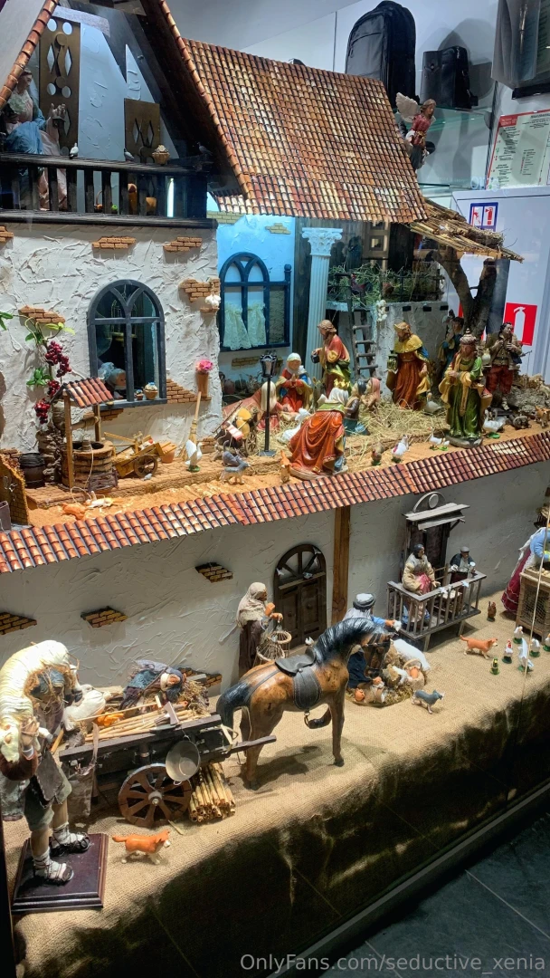 In this photo there is a whole love story hidden among old streets and 