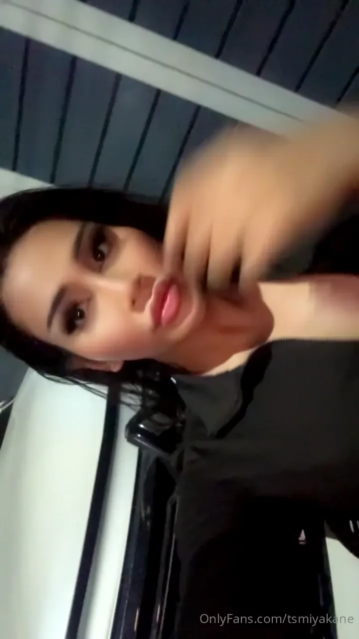 Who wanna come have fun with me today available for custom videos or 