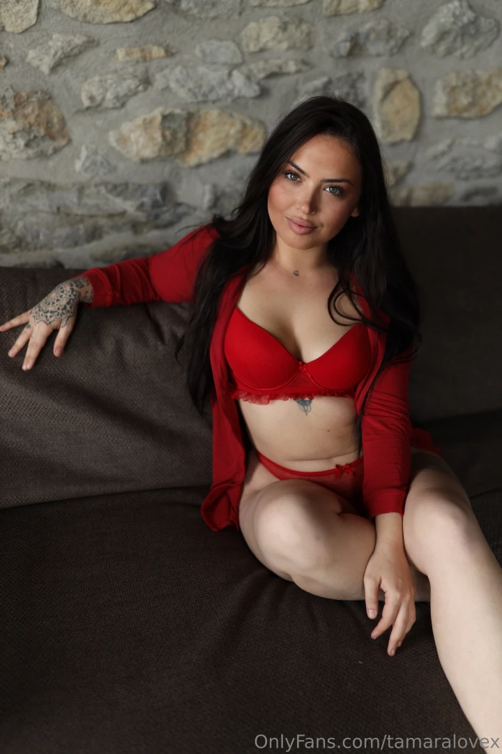El rojo nunca tuvo tanto fuego como yo 