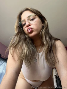 Look at this little balloon i make with my saliva i would love to do