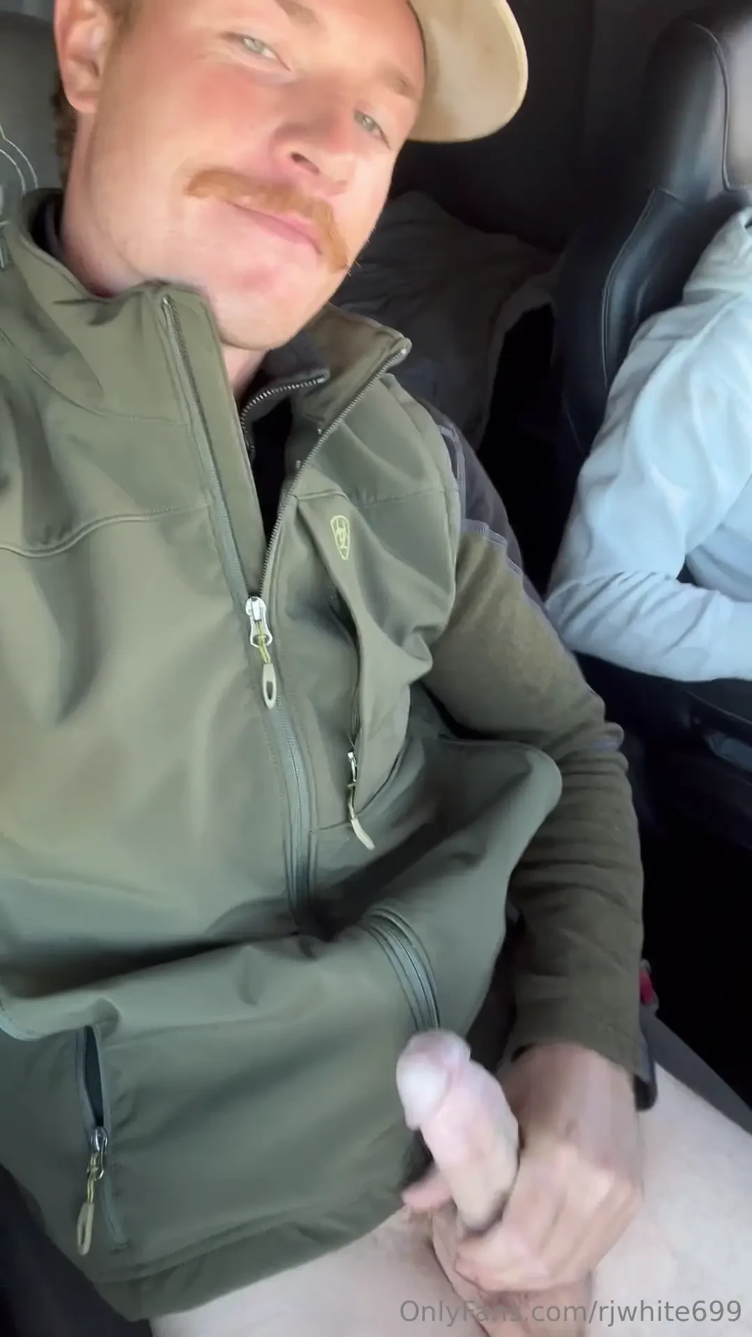 Who s bending over in the sleeper 