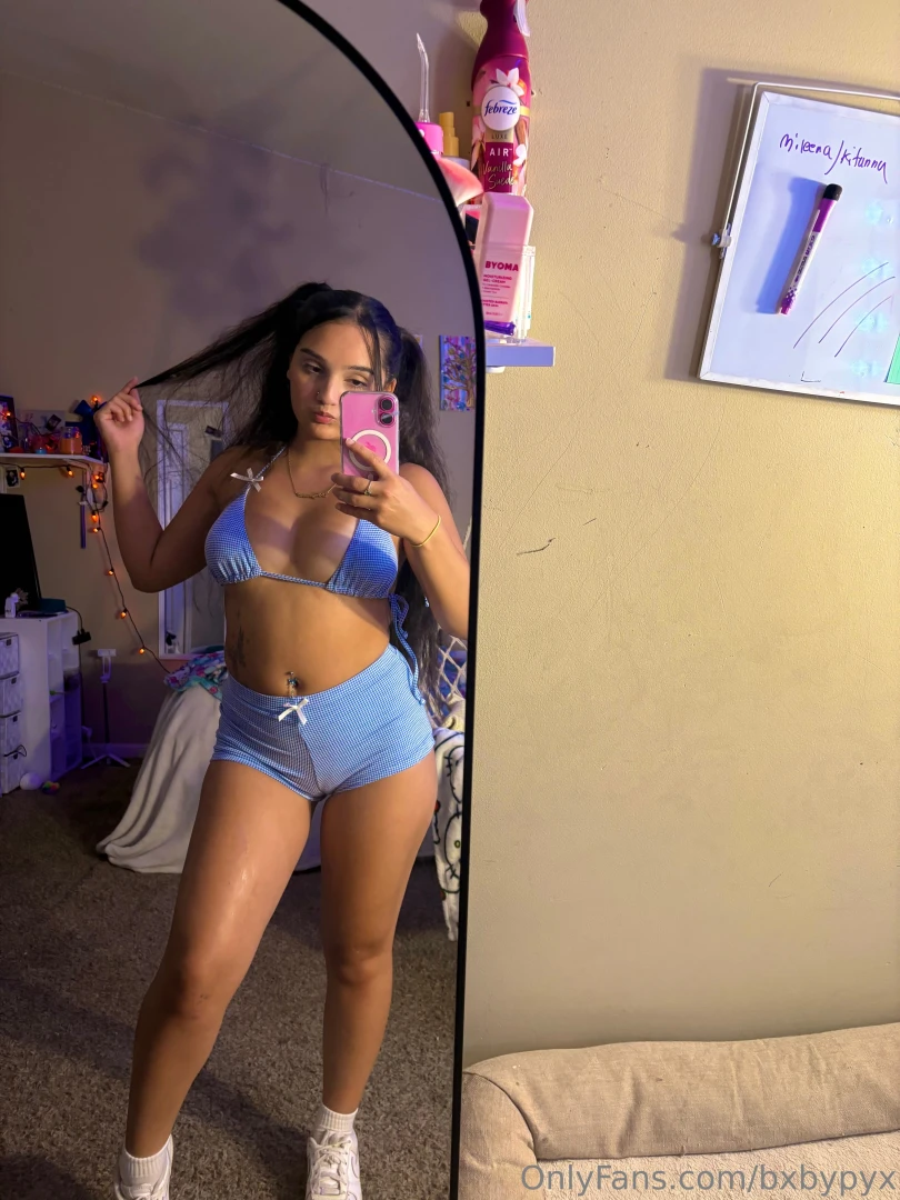 Private photos next leave a comment if you like my outfit 