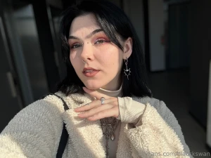 Tonight i went to see my girlfriends very rarely do that lately how do