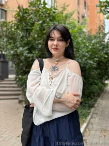 Today i chose a bit of a fairytale look - light blouse airy mood and a