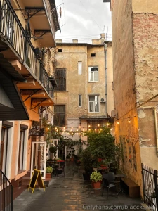 A cozy courtyard where time seems to stand still you come for a minute