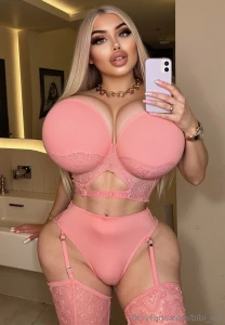 Happy valentines day my boos to celebrate the day of love i m running