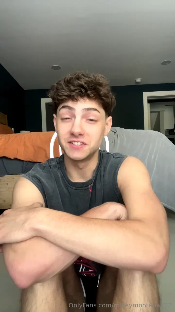 Friend lets you worship his feet 2-minute video could be all yours hit 