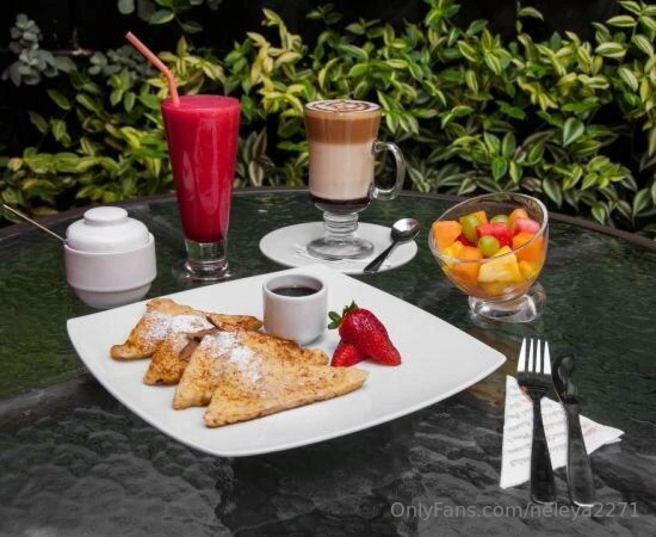 Who s going to pay for mommy s breakfast whoever does will have my 