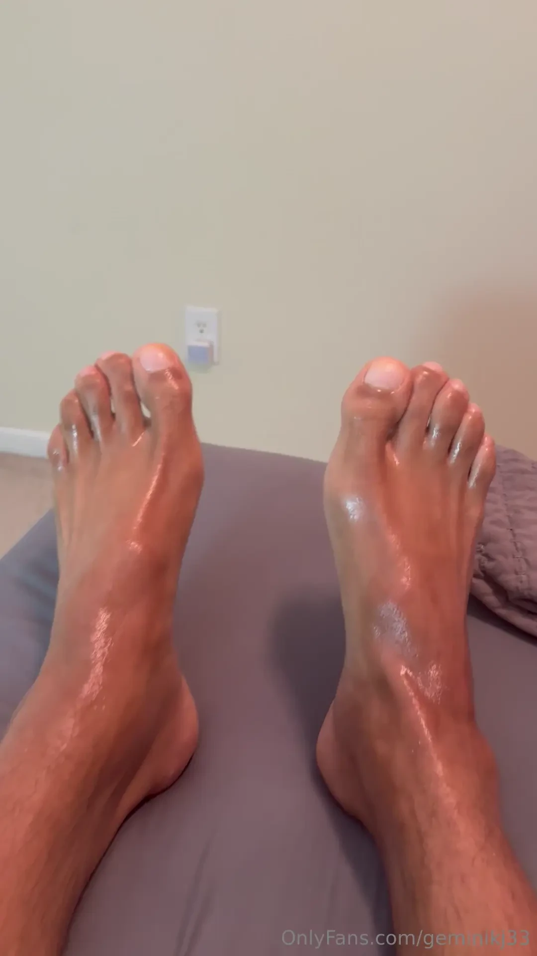 Size 12s they say i got nice feet idk you be the judge haha 