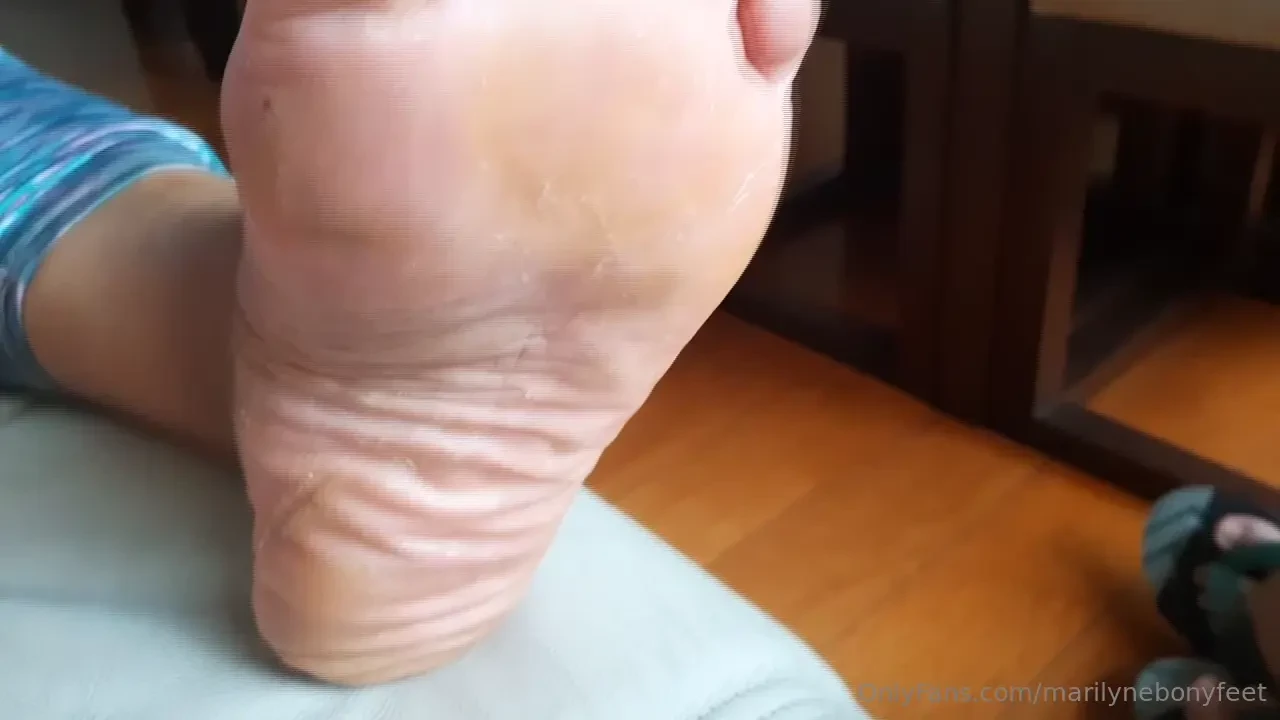 I want to see you on your knees licking my soles 