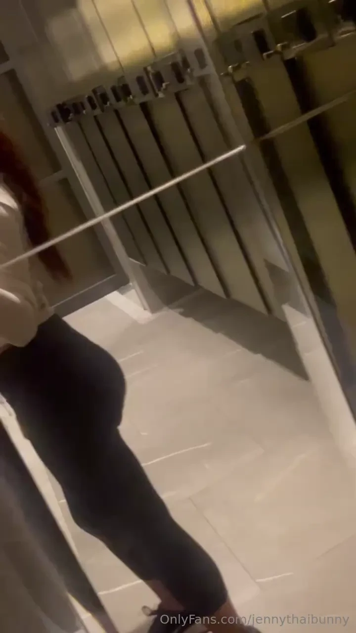 Tell me if you like my booty 