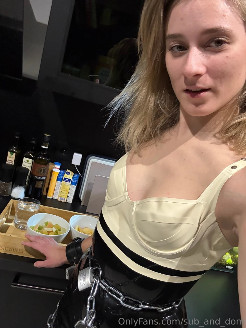 Latex und ketten machen eine gute hausfrau aus oder mit schweren 