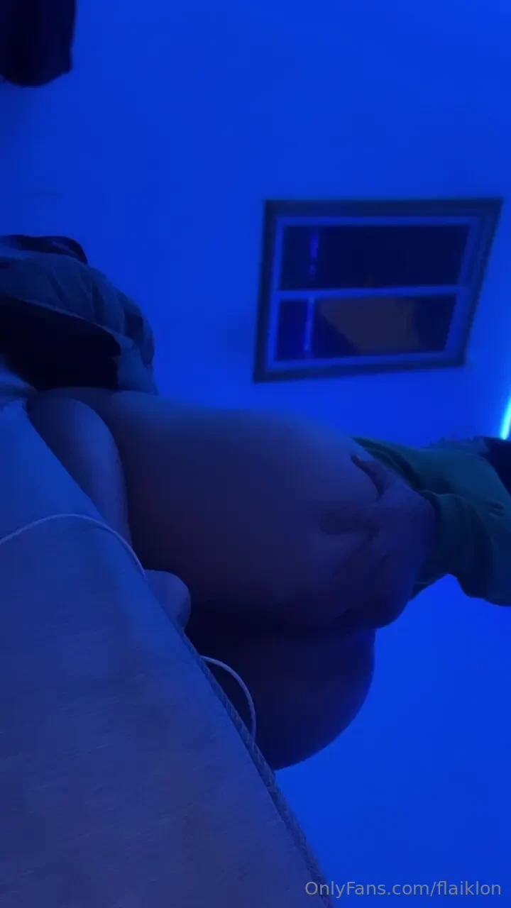 I need a roomie to make him record me every night trying new povs lol part 2 
