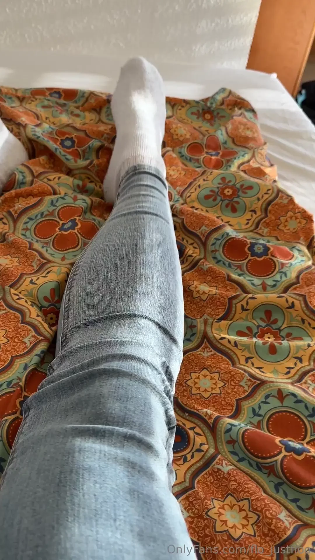 Showing my legs with and without jeans on jerking off i hope everyone part 1 
