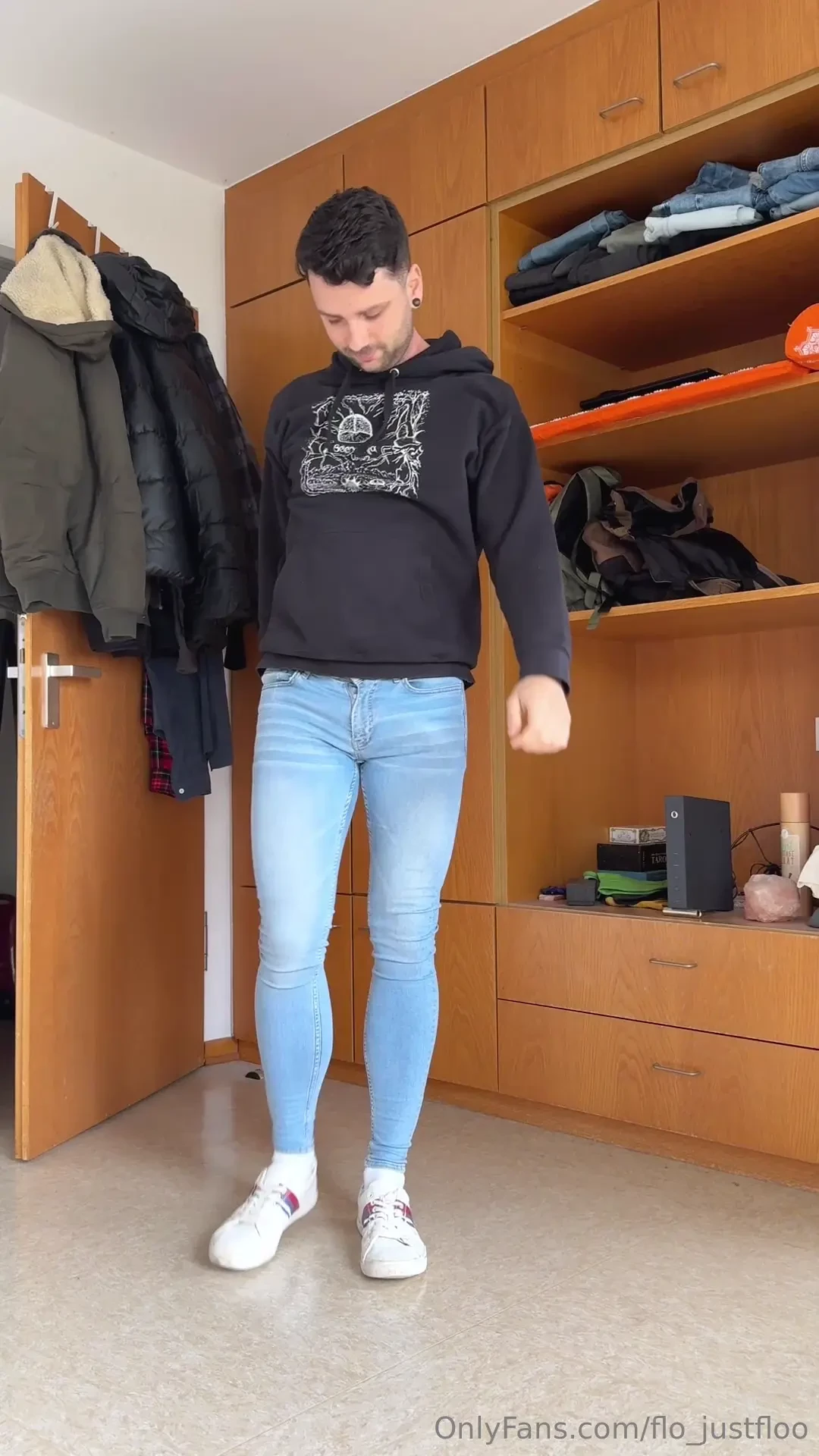 My tight jeans make me do horny again at the moment i wish someone part 3 
