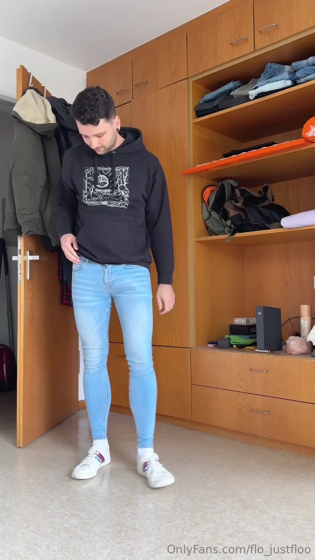 My tight jeans make me do horny again at the moment i wish someone 