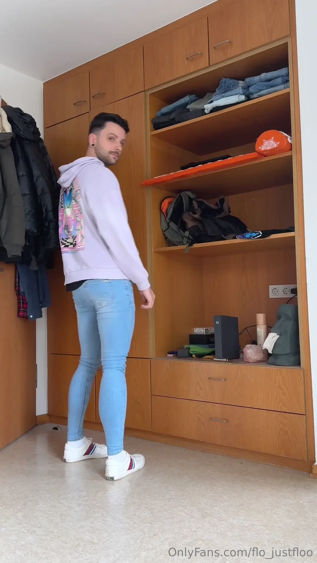 My tight jeans make me do horny again at the moment i wish someone part 1 