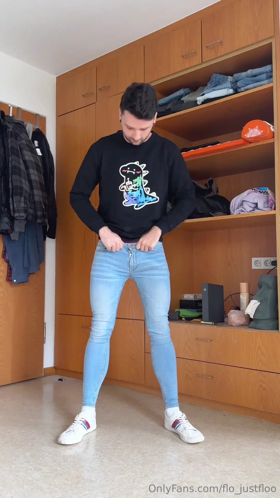 My tight jeans make me do horny again at the moment i wish someone part 4 