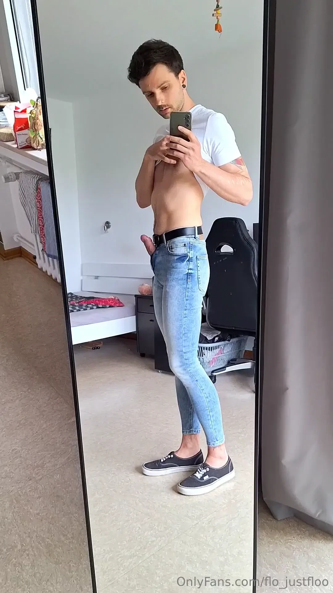 I got a new pair of jeans and i get so hard wearing them i feel so 