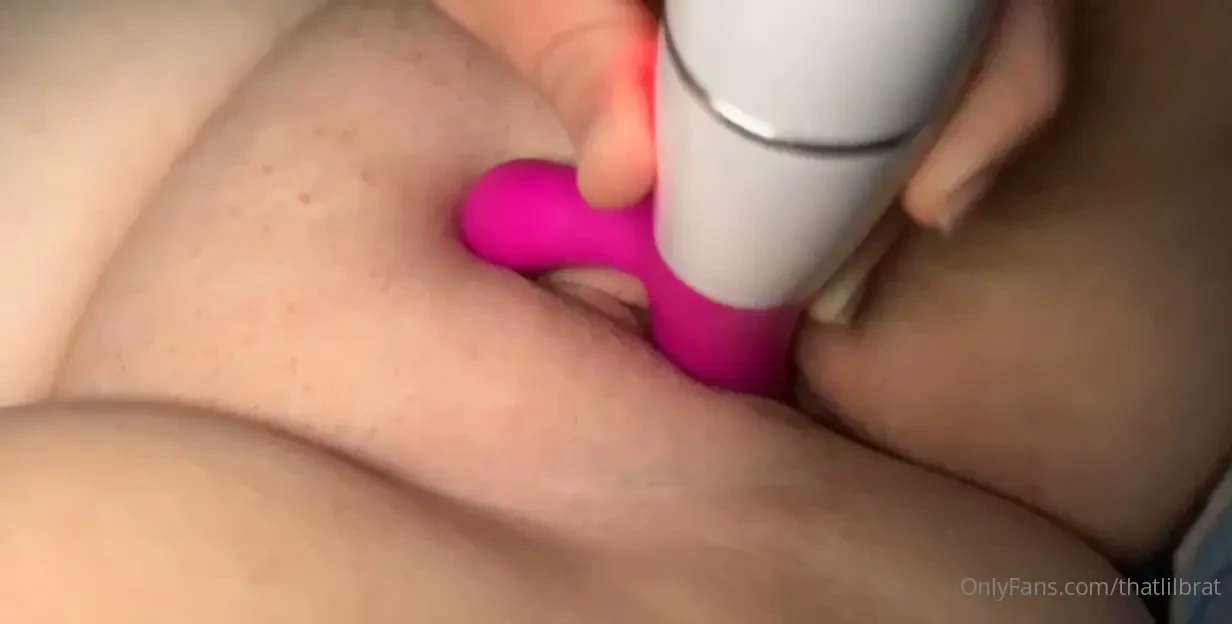 Give some love to this lil pussy tip meee 