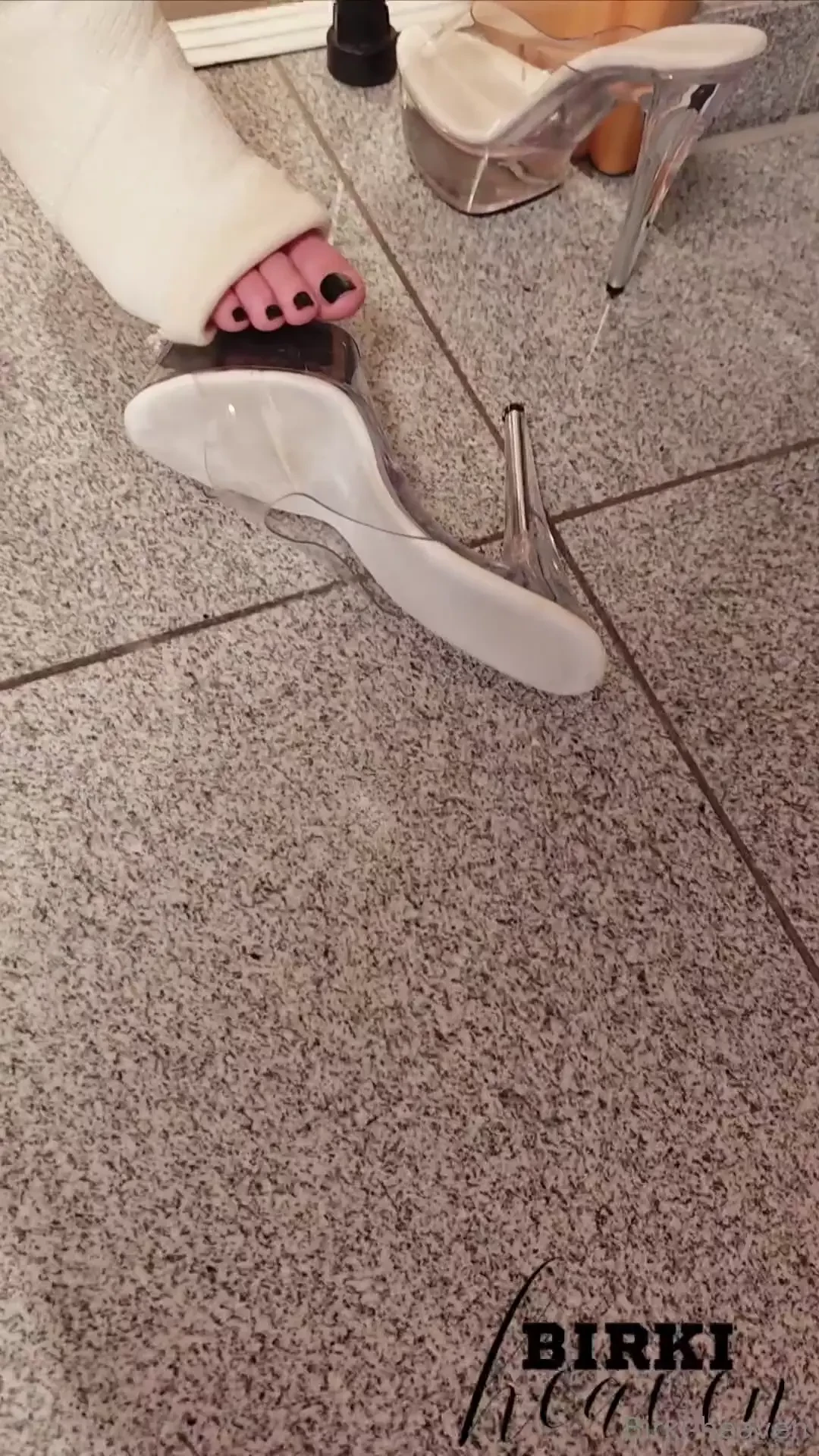 Part 3 of my cast day here i try to walk a few more steps with cast 