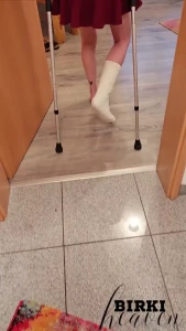 Cast and crutches which shoes are best for this what do you mean here