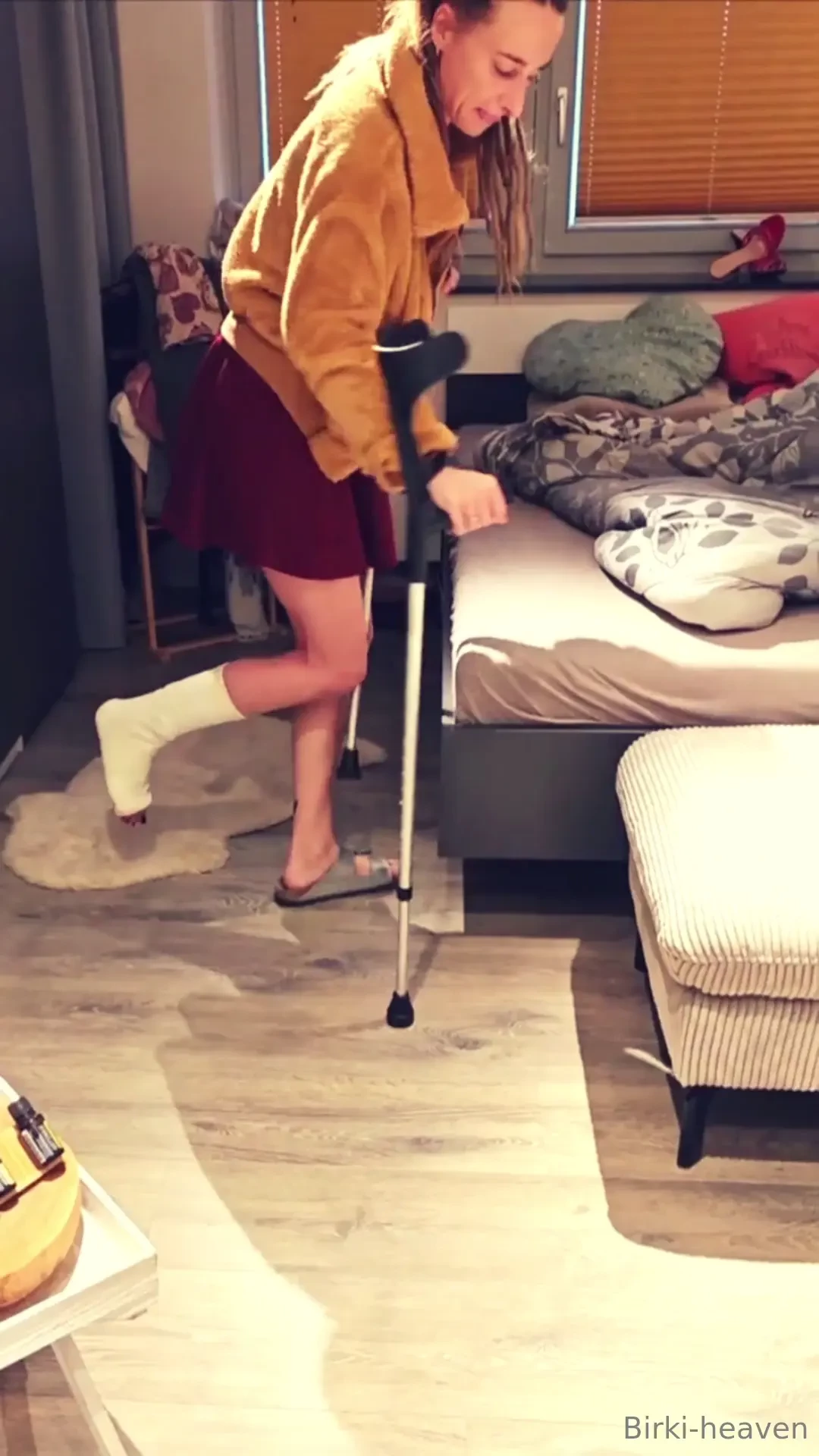 Making bed with castfoot yes you want to see find the whole video at 8 