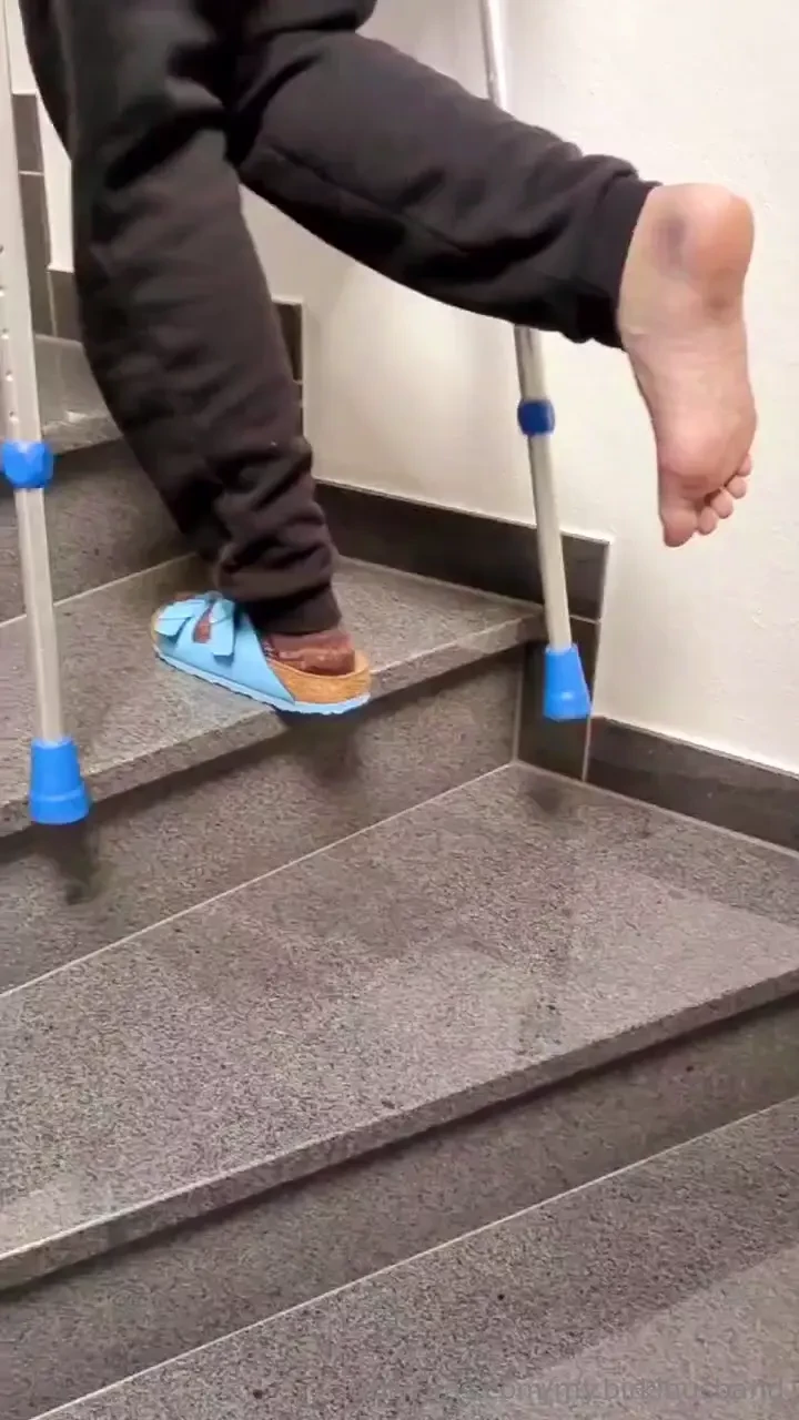 Treppen aufsteigen mit kr cken klappt meistens ganz gut nur wird nach 