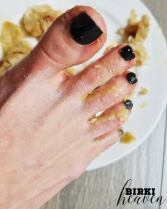 Bon appetit a delicious apple-leaf pastry with powdered sugar and part 2