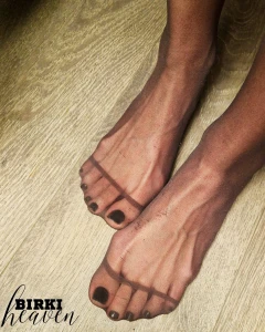 I also took some pictures in nylons i like the dark tights with my part 1