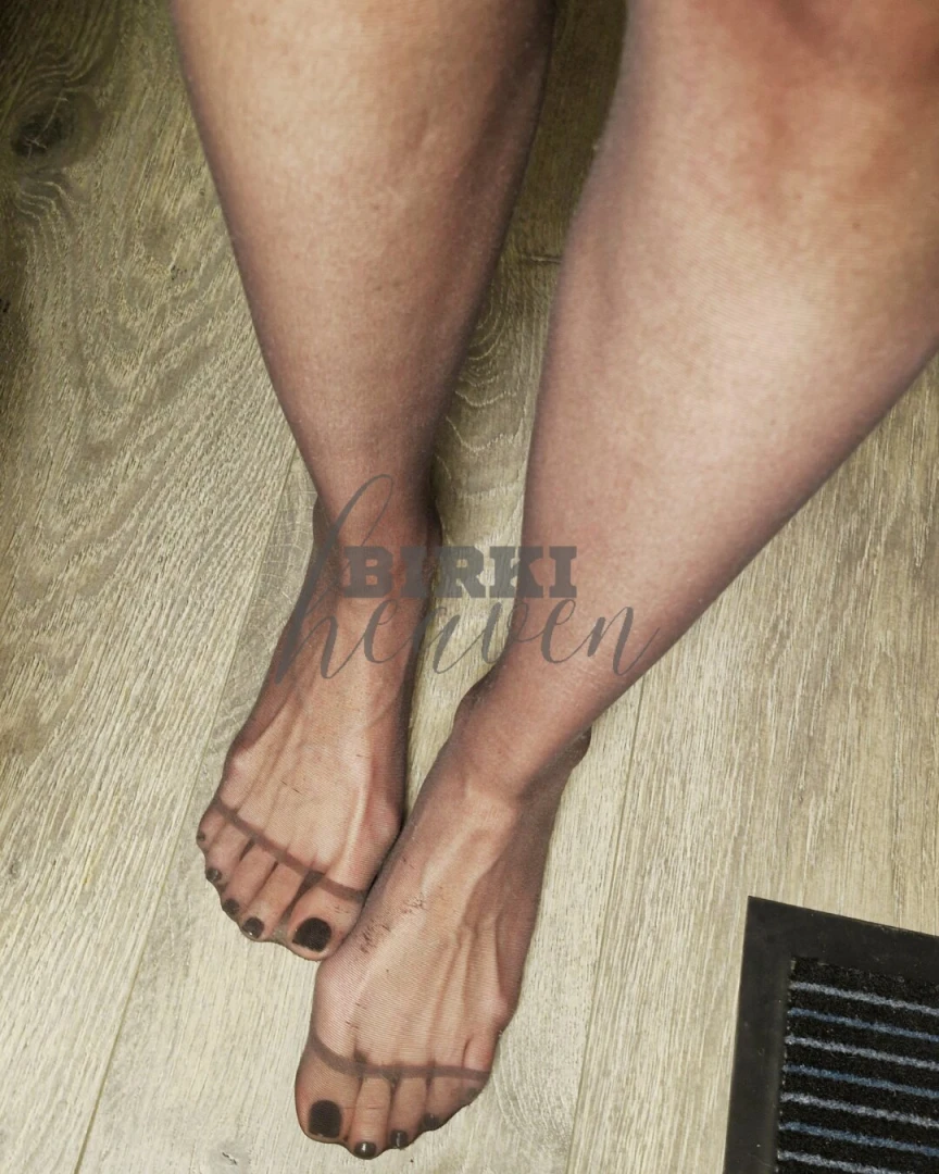 I also took some pictures in nylons i like the dark tights with my part 2 