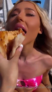 Is it bad if i m imagining this pizza is ur cock rn