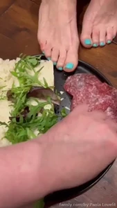 Who s hungry - chi ha fame for dinner bread salami and pig s feet per