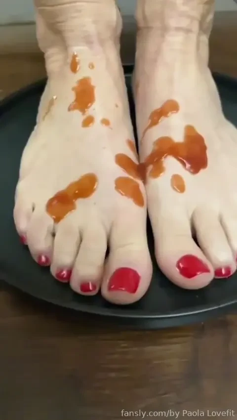 Feet and ketchup better than fries meglio delle patatine piedini 