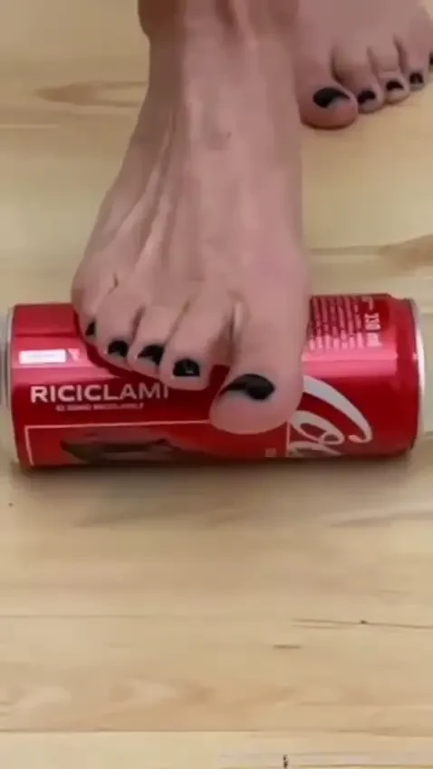 Coke who says a can of coca-cola is just for drinking chi dice che una 
