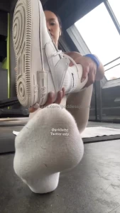 Pov die g ttin macht ihr workout und du spanner darfst dabei heimlich