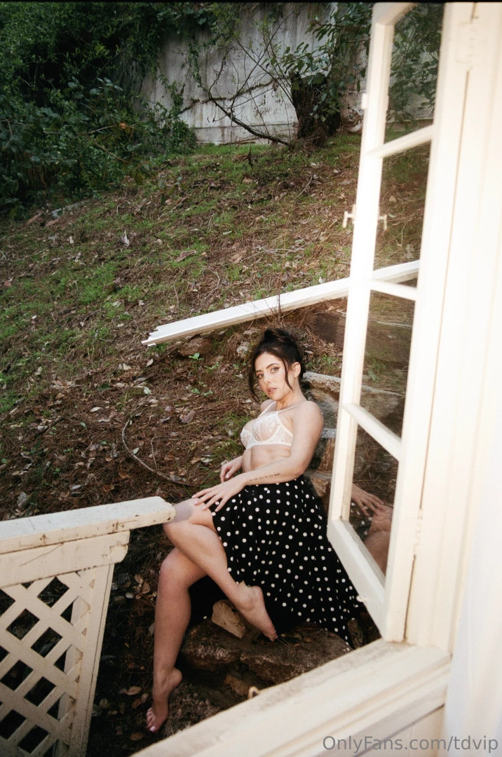 Can t take your eyes off my perky tits can you 