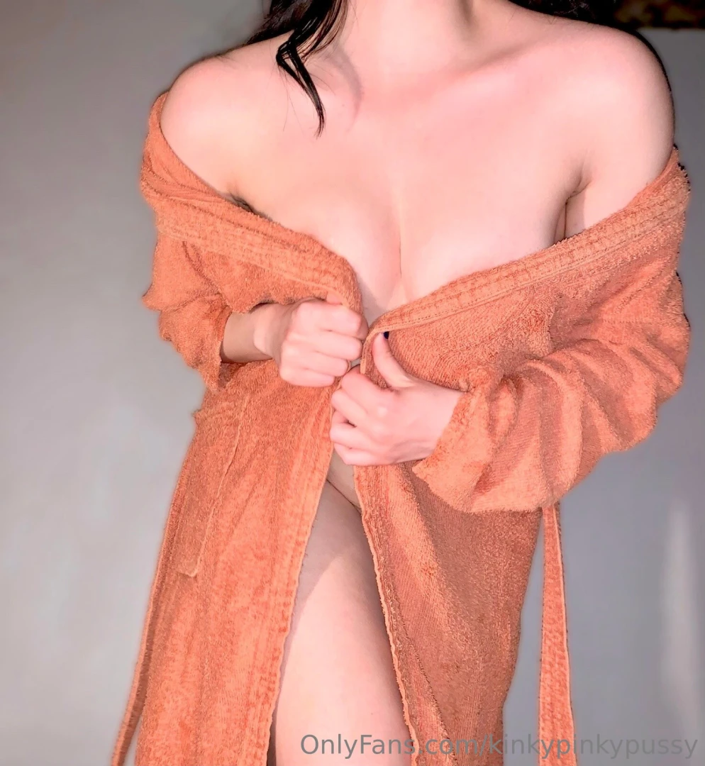 Appena uscita dalla doccia lascio cadere l accappatoio i ve just 