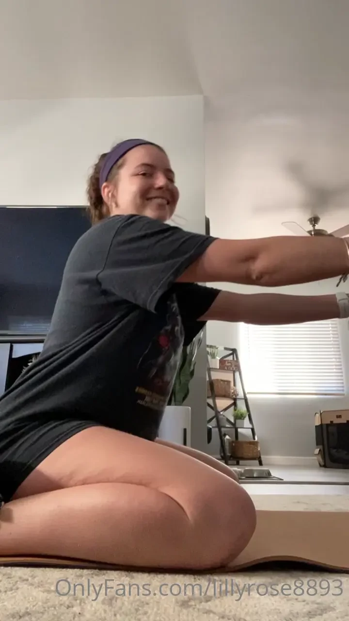 This new workout move was too funny not to share haha practicing my 